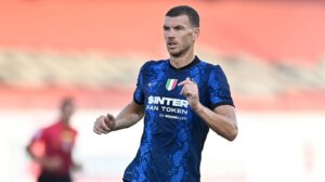 Džeko em amistoso pela Inter antes de apresentação oficial.