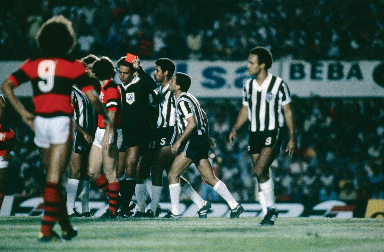 Flamengo e Atlético-MG pela Libertadores de 1981. Foto: Reprodução.