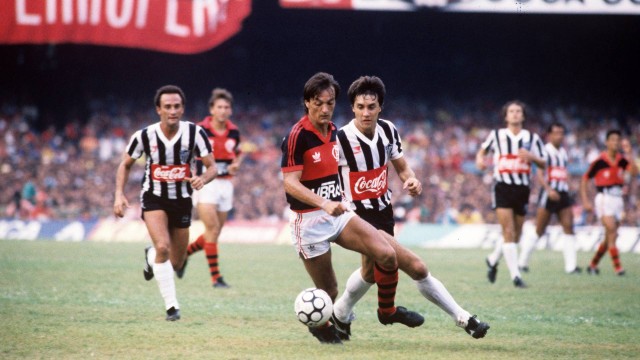 Flamengo e Atlético-MG pelas semifinais da Copa Brasil de 1987. Foto: Reprodução