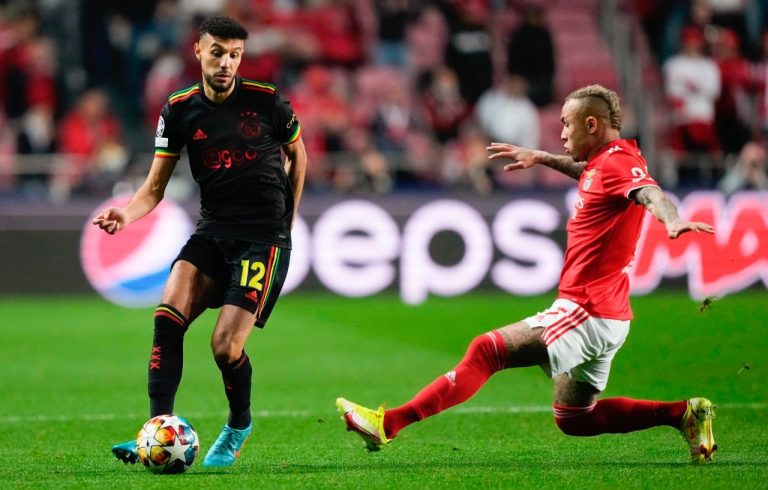 Ajax e Benfica se enfrentam pela UEFA Champions League