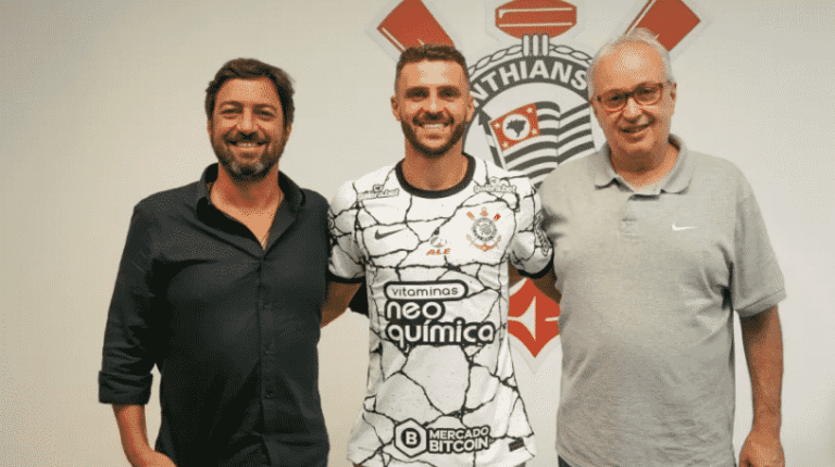 Júnior Moraes (centro) já vestiu a camisa do Corinthians - odrigo Coca/Agencia Corinthians