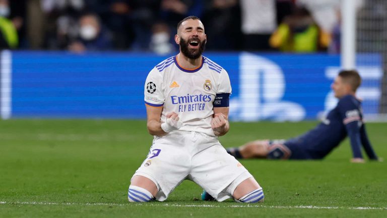 Benzema comemora enquanto Verratti fica desolado ao fundo (Foto: Real Madrid/Divulgação)
