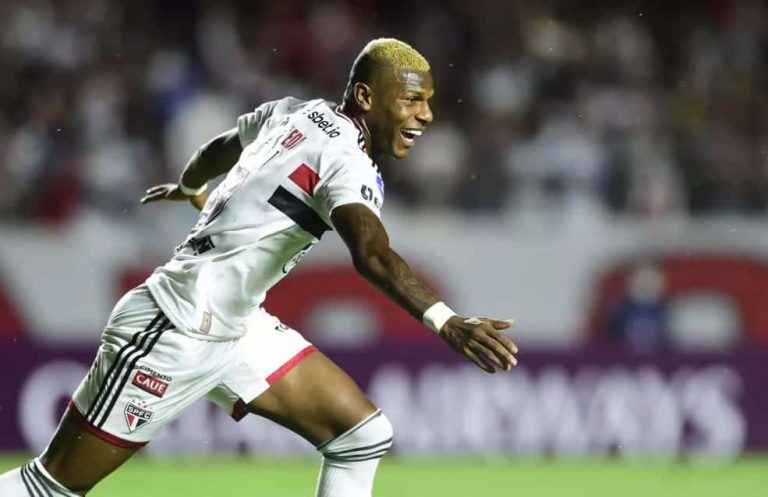 Arboleda comemora o gol anotado diante do Everton — Foto: Staff Images/Conmebol