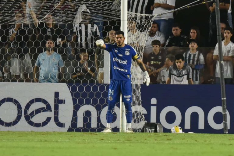 Santos vence atlético-go