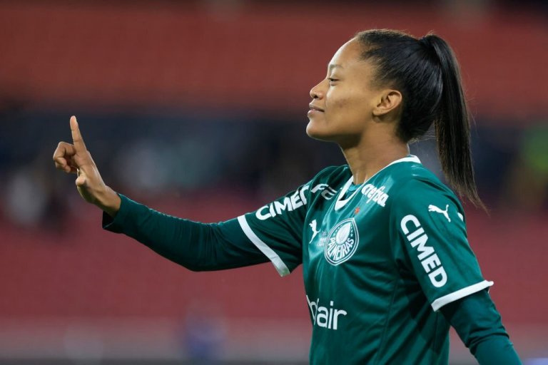 Ary Borges, do Palmeiras, comemora seu gol na partida