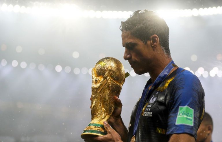 Varane é um dos dois jogadores na história a vencer a Copa do Mundo e a Liga dos Campeões na mesma temporada
