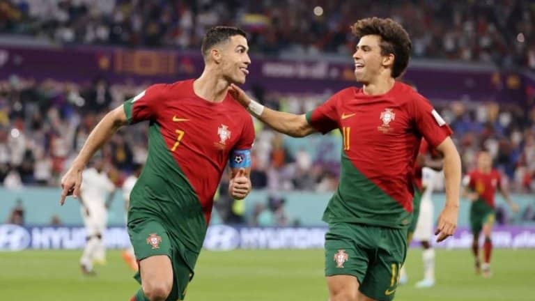 Cristiano Ronaldo comemora com João Felix