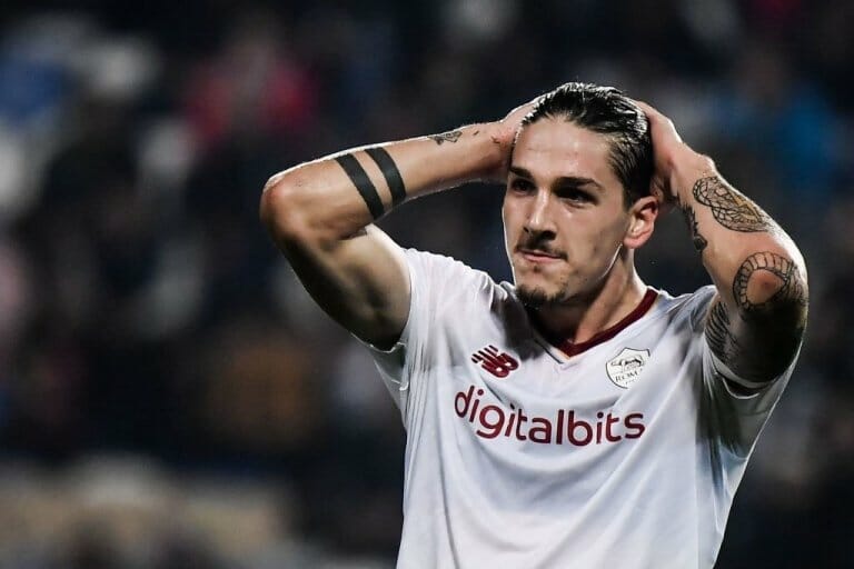 Roma tropeça novamente e segue fora do G4