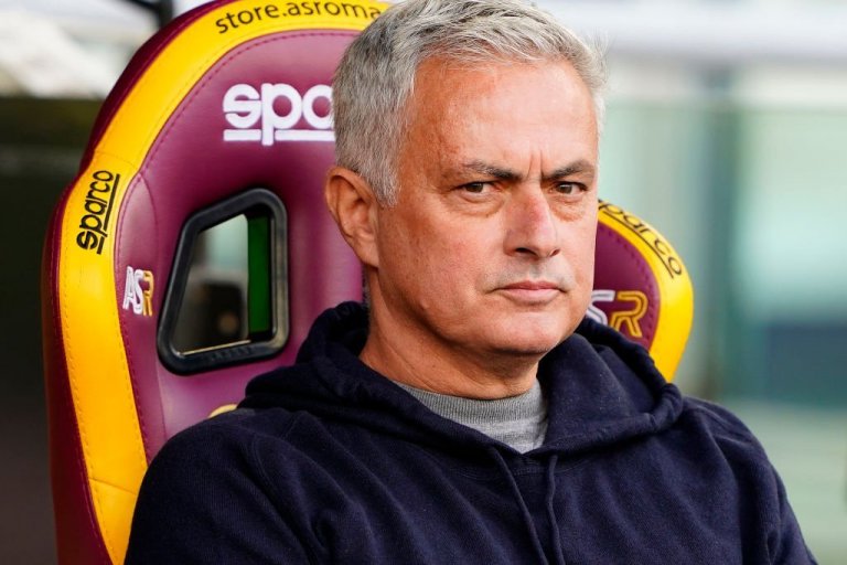 ROME, ITALY - NOVEMBER 13: José Mourinho head coach of A.S. Roma during the Serie A match between AS Roma and Torino FC at Stadio Olimpico on November 13, 2022 in Rome, Italy. (Photo by Danilo Di Giovanni/Getty Images)