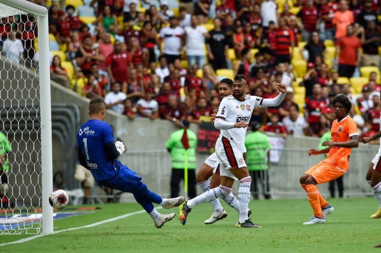Flamengo vence Nova Iguaçu por 5 a 0