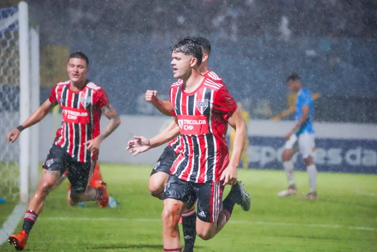 São Paulo x Retrô se enfrentam pela Copa São Paulo de Futebol Júnior