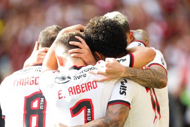 Bangu x Flamengo terça-feira (24) às 21h10