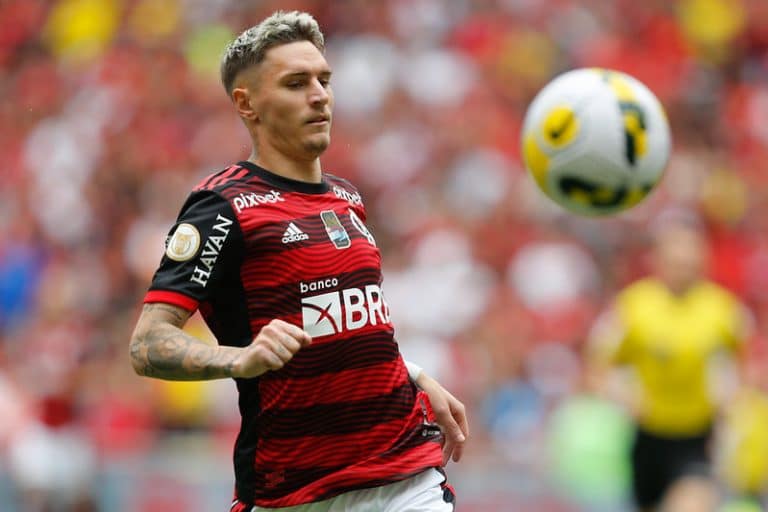 Varela em ação pelo Flamengo. Foto - Gilvan de Sousa