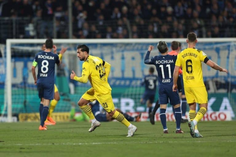 Após uma falha do goleiro do Bochum, Emre Can abriu o placar para o Borussia Dortmund.