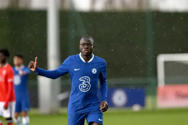 N'Golo Kanté retorna aos gramados depois de sete meses