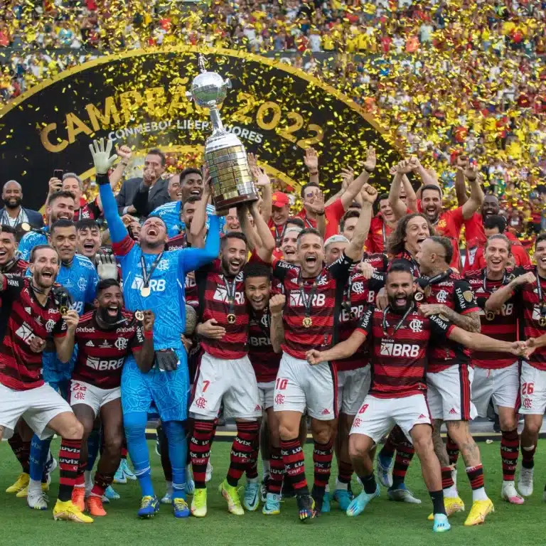 Time do Flamengo celebra o título da Libertadores de 2022