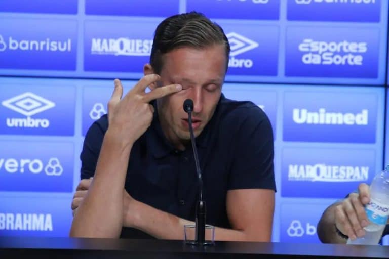 Lucas Leiva encerra a carreira no Grêmio — Foto: Gabriel Girardon