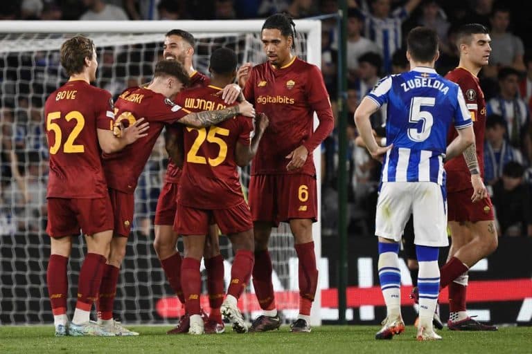 Roma celebra classificação para as quartas da UEL