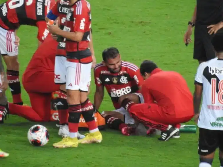 Flamengo confirma lesões de Thiago Maia e David Luiz