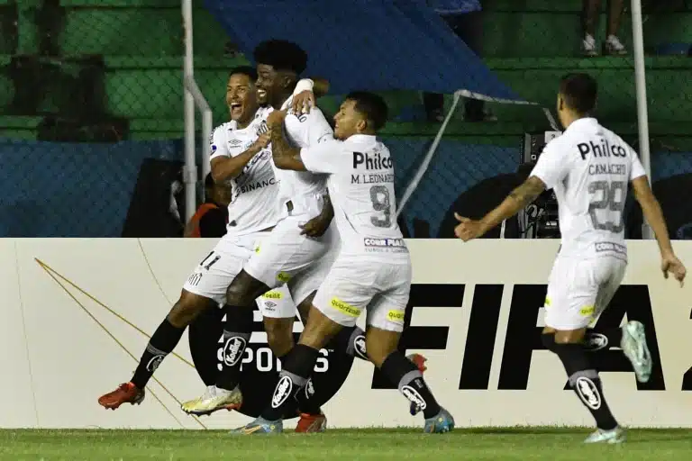 Santos consegue vitória no fim em sua primeira partida na sul-americana