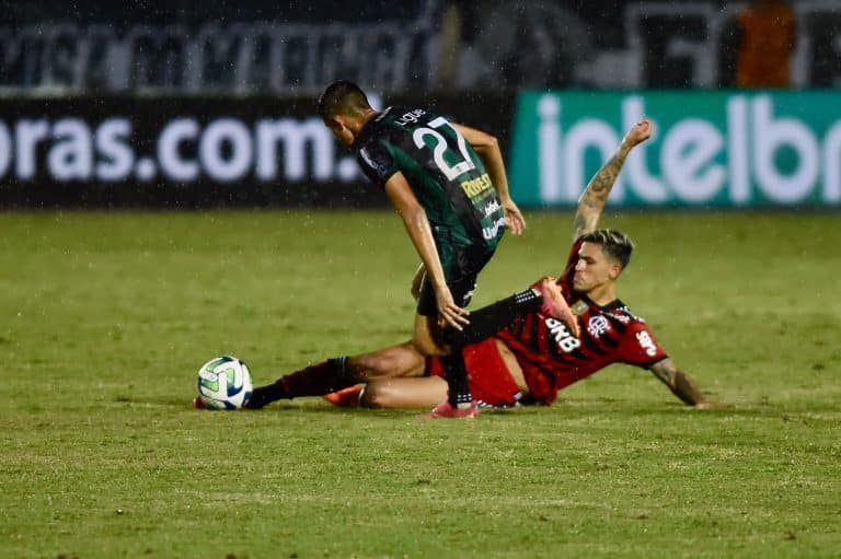 Fim de jogo. Maringá 2 x 0 Flamengo.