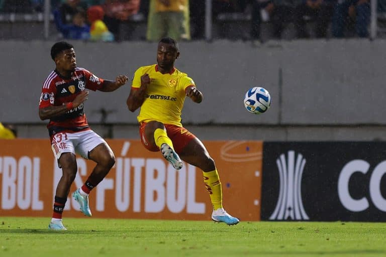 Aucas derrota o Flamengo na estreia da Libertadores