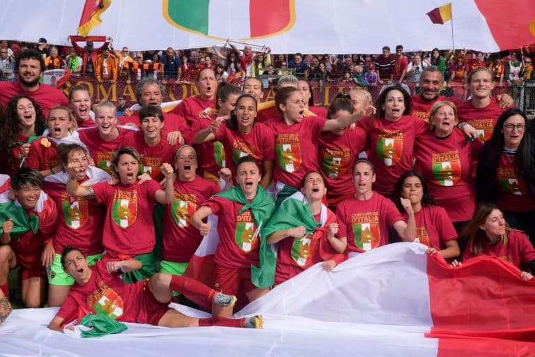 Roma bate Fiorentina e conquista o Campeonato Italiano de forma antecipada