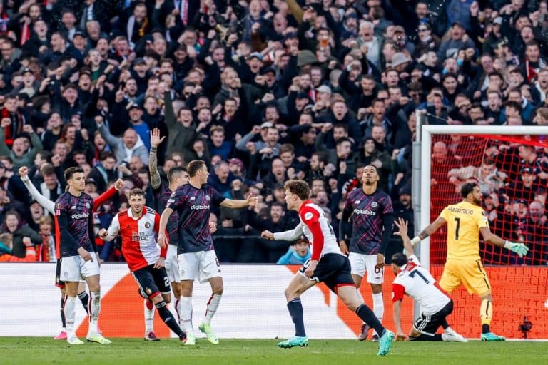 Feyenoord vence a Roma no jogo de ida das quartas da Europa League