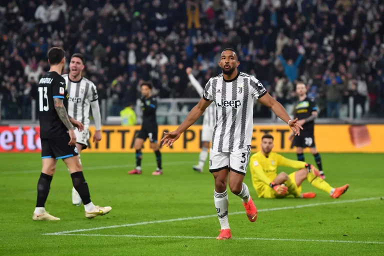 Jogadores da Juventus comemoram gol contra a Lazio na temporada 22-23