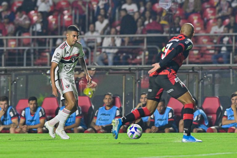 São Paulo em empate contra o Ituano jogando no Morumbi pela Copa do Brasil.
