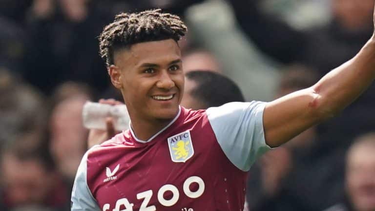 Watkins brilha e Aston Villa vence o Newcastle por 3 a 0