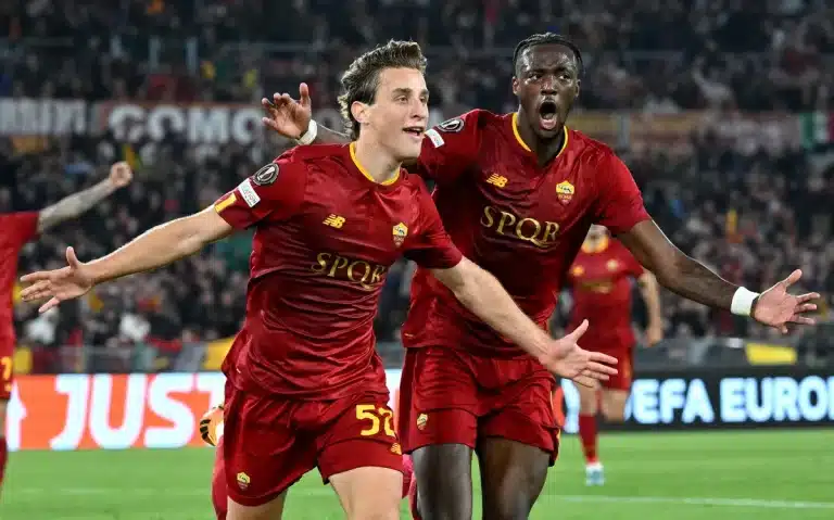 Força do Olímpico faz a diferença e Roma sai na frente na semifinal da Europa League