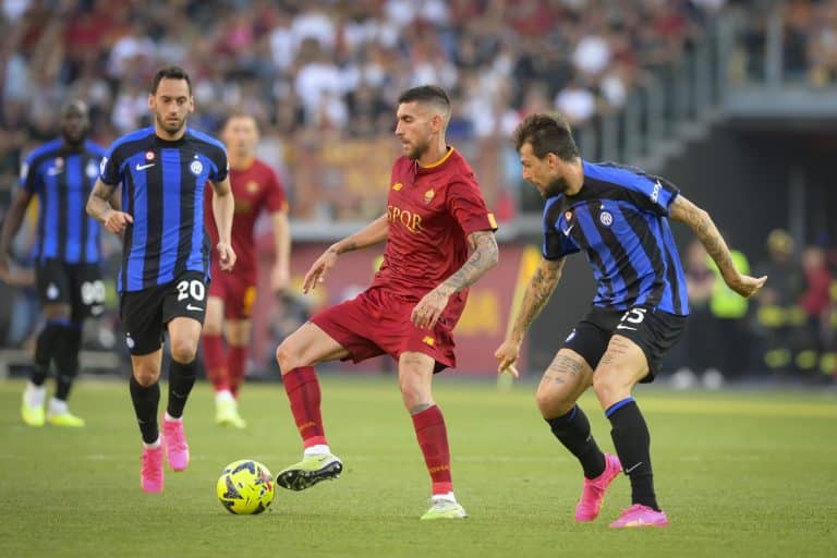 Roma é derrotada pela Inter no Olímpico na última partida dos times antes das semifinais europeias