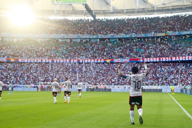 Em jogo de cinco gols, Flamengo vence Bahia na Arena Fonte Nova