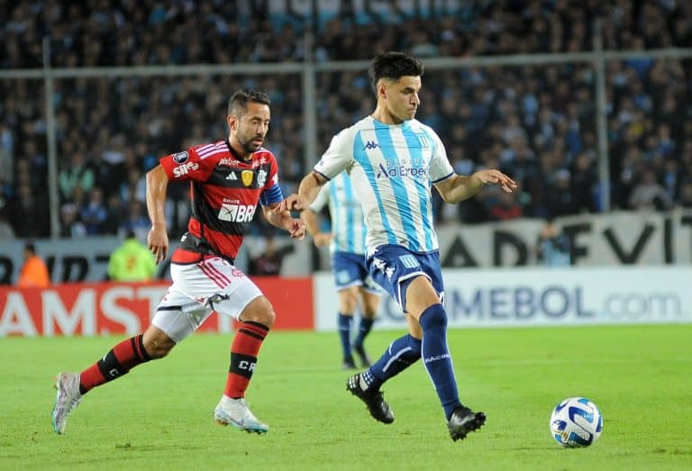 Com expulsões e golaços, jogo entre Flamengo e Racing termina empatado