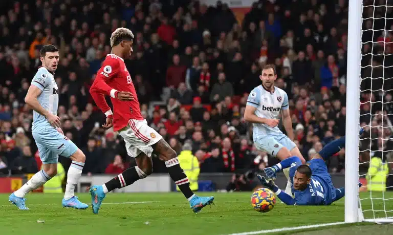 Rashford marcando gol contra o West Ham