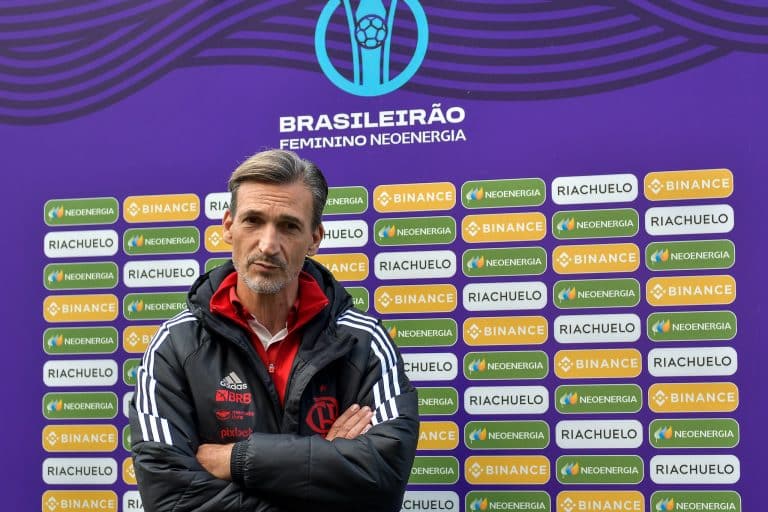 Flamengo demite treinador da equipe feminina após eliminação do Campeonato Brasileiro