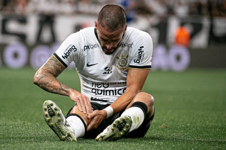 Renato Augusto sentiu dores na última partida do Timão