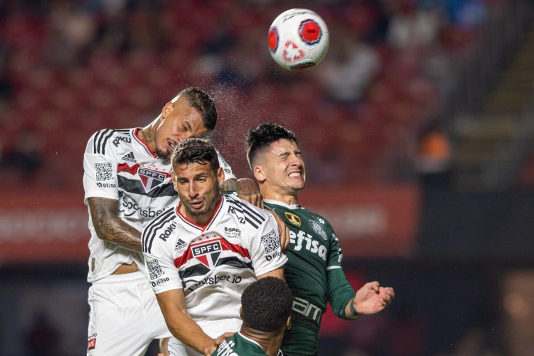 São Paulo enfrenta o Palmeiras no Morumbi pela primeira vez este ano.