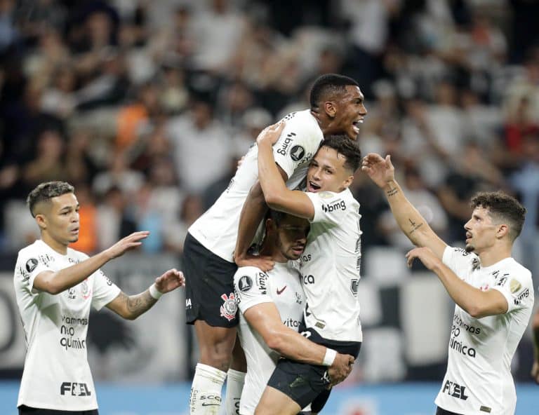 corinthians x newell's old boys se enfrentam pela sul-americana
