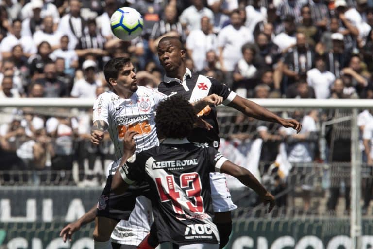 Corinthians x Vasco se enfrentam em momentos parecidos no campeonato brasileiro.