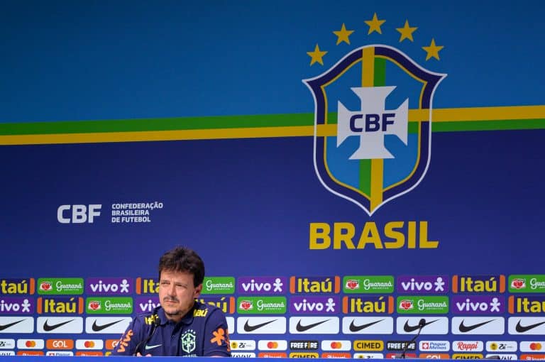 Diniz é apresentado na Seleção Brasileira