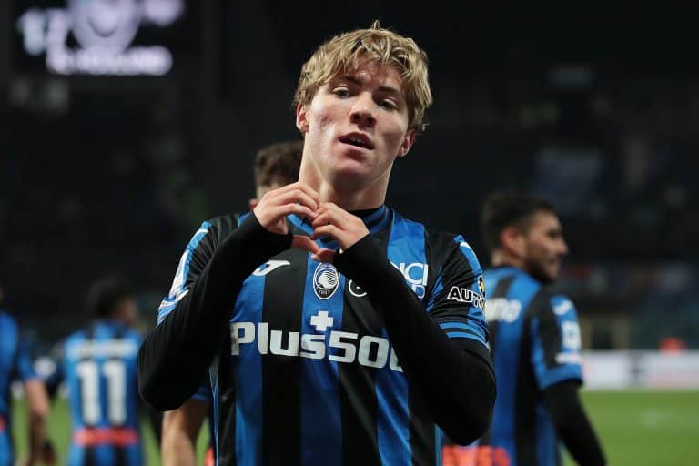 Højlund, alvo de Manchester United e Paris Sain-Germain