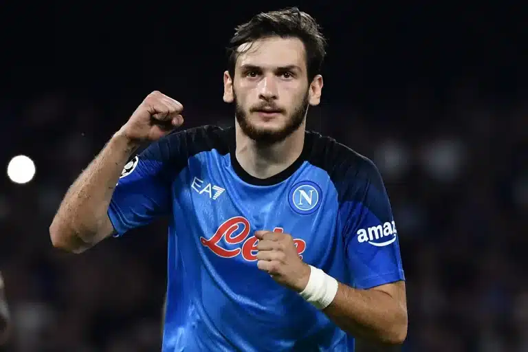 Newcastle faz oferta milionária por Kvaratskhelia do Napoli