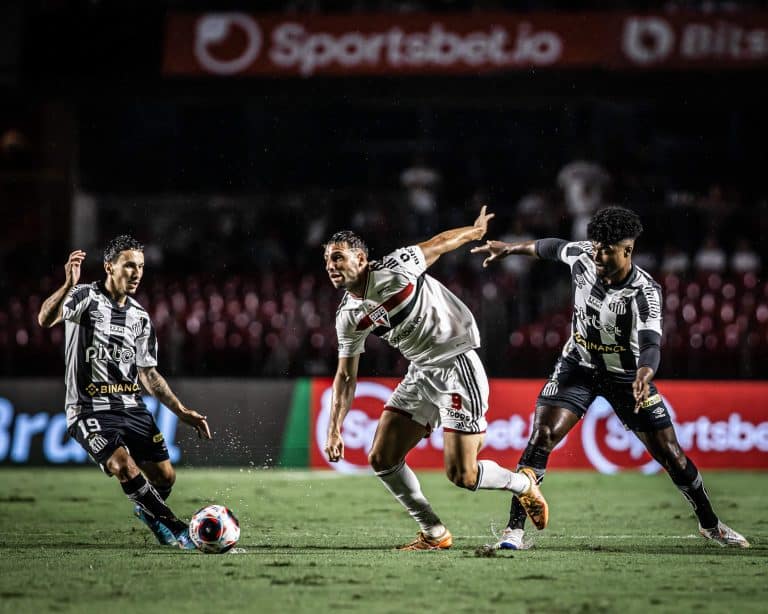 O São Paulo venceu o Santos por 3 a 1 no último San-São válido pelo Campeonato Paulista.