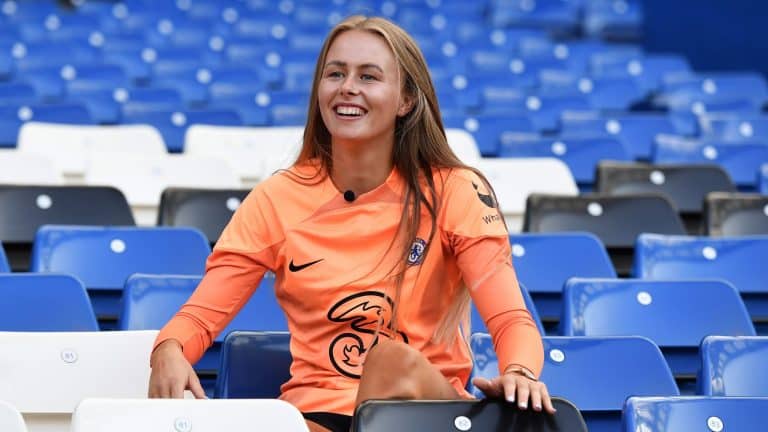 Reforço na meta: Chelsea anuncia contratação de Hannah Hampton