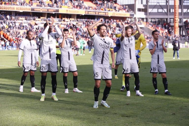 psg x lorient se enfrentam em momento turbulento para PSG.