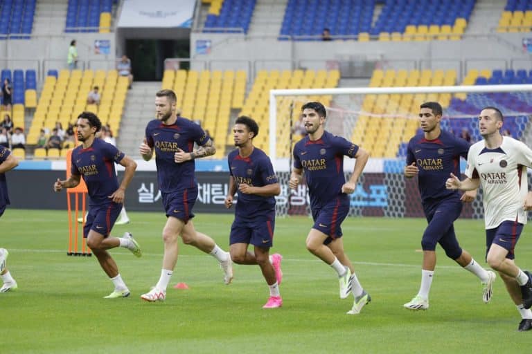 Jeonbuk Hyundai x PSG se enfrentam em amistoso na pré-temporada