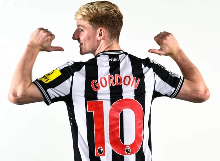 Newcastle: Na véspera do Sela Cup, clube divulga numeração dos jogadores e seu novo camisa 10.