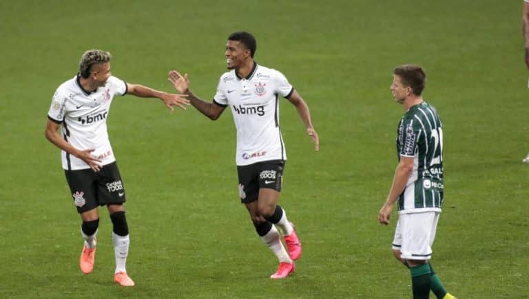 Corinthians x Coritiba se enfrentam pela última rodada do primeiro turno do campeonato brasileiro